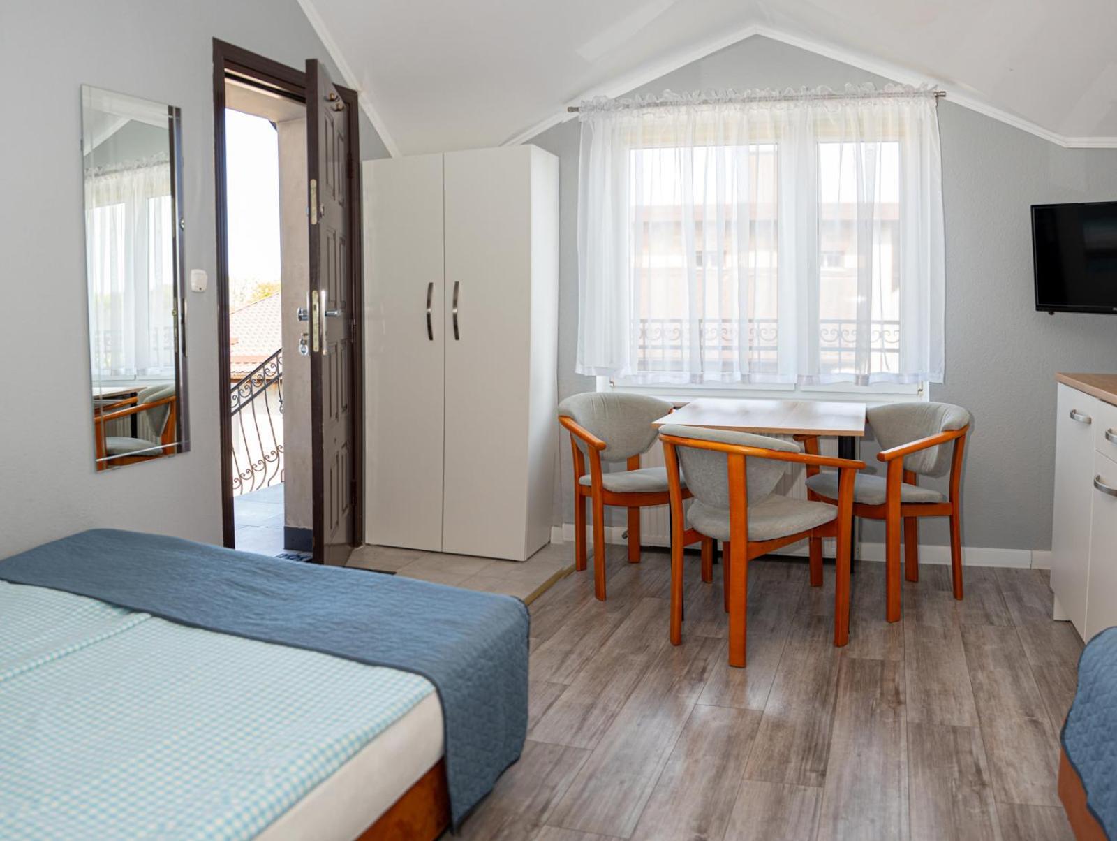 Cetniewo Pokoje I Apartamenty Wladyslawowo Luaran gambar