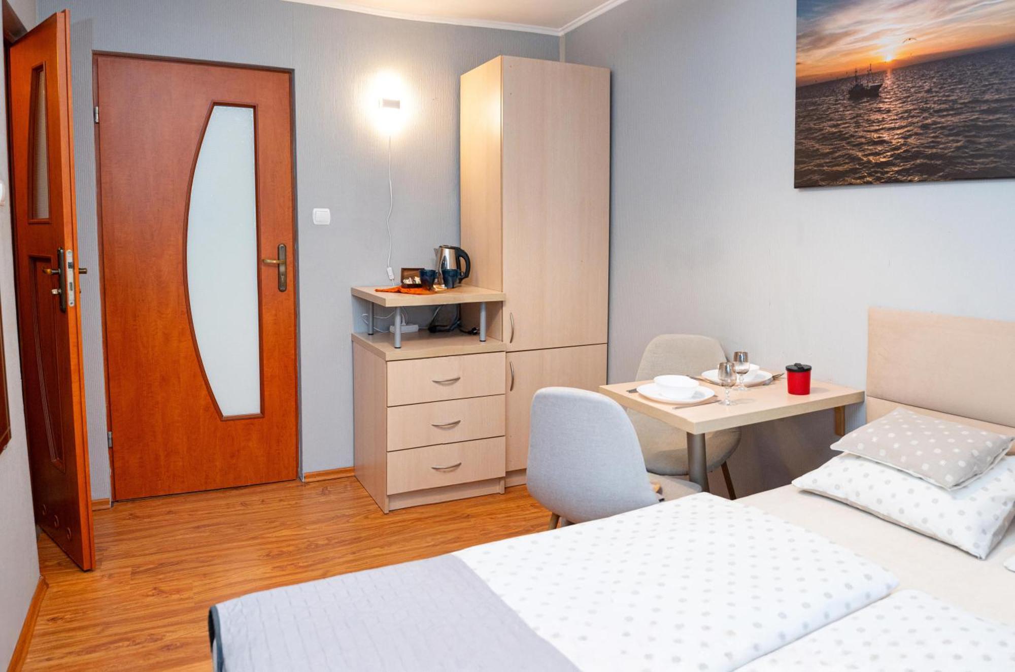 Cetniewo Pokoje I Apartamenty Wladyslawowo Luaran gambar