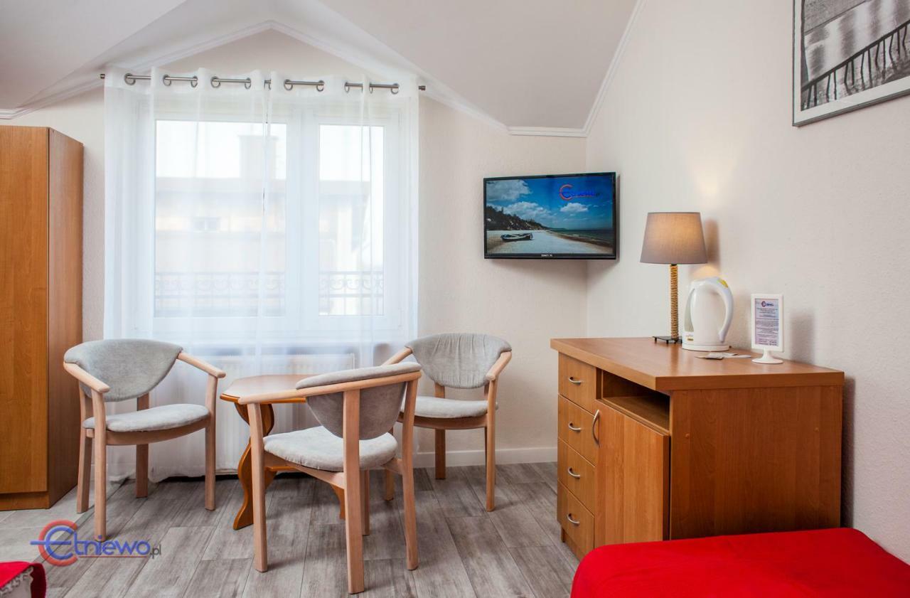 Cetniewo Pokoje I Apartamenty Wladyslawowo Luaran gambar
